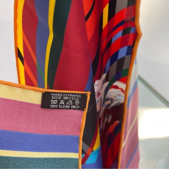 HERMES 90cm Silk Scarf “Photo Finish” NEW - Picture 4 of 7